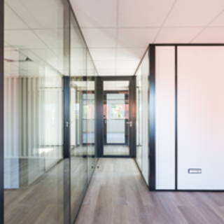 Bureau privé 15 m² 2 postes Coworking Rue Jeanne Braconnier Meudon 92360 - photo 7